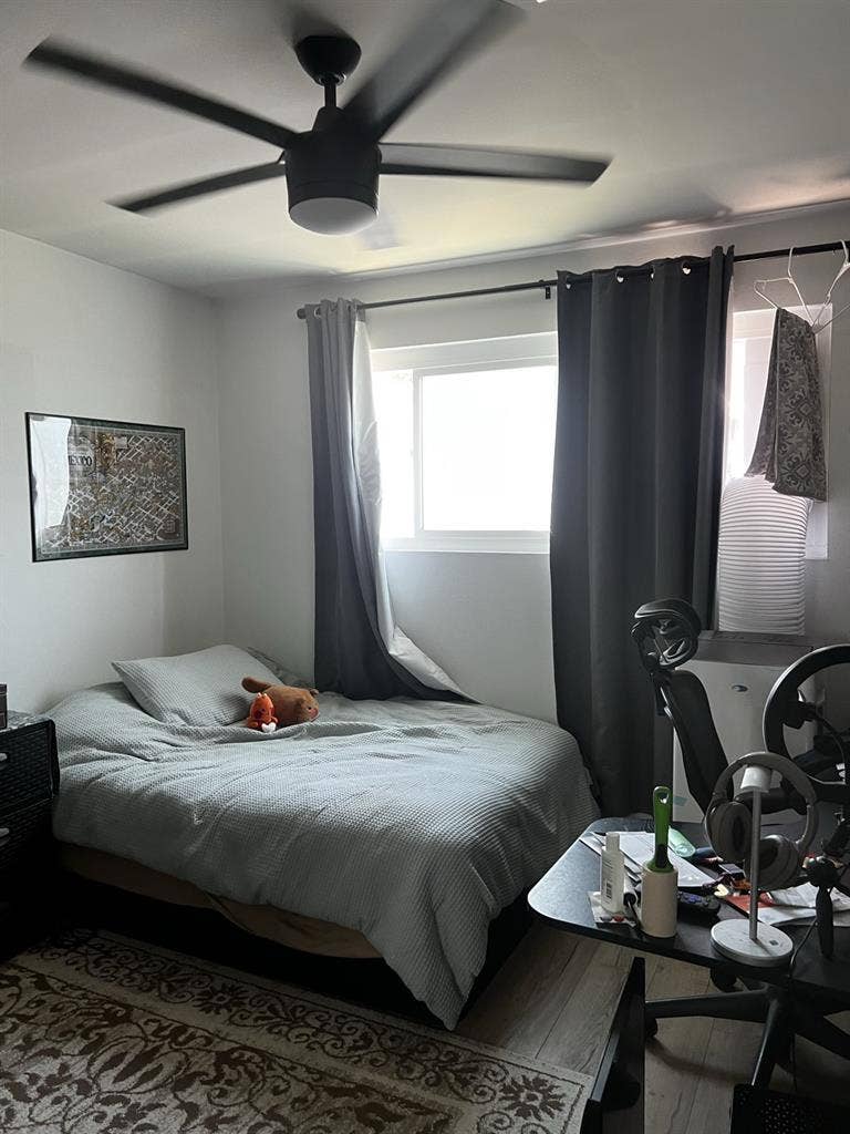 Single Master Bedroom w/ Bathroom