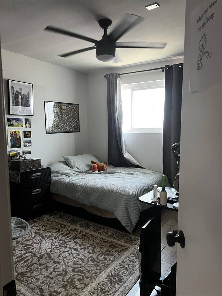 Single Master Bedroom w/ Bathroom