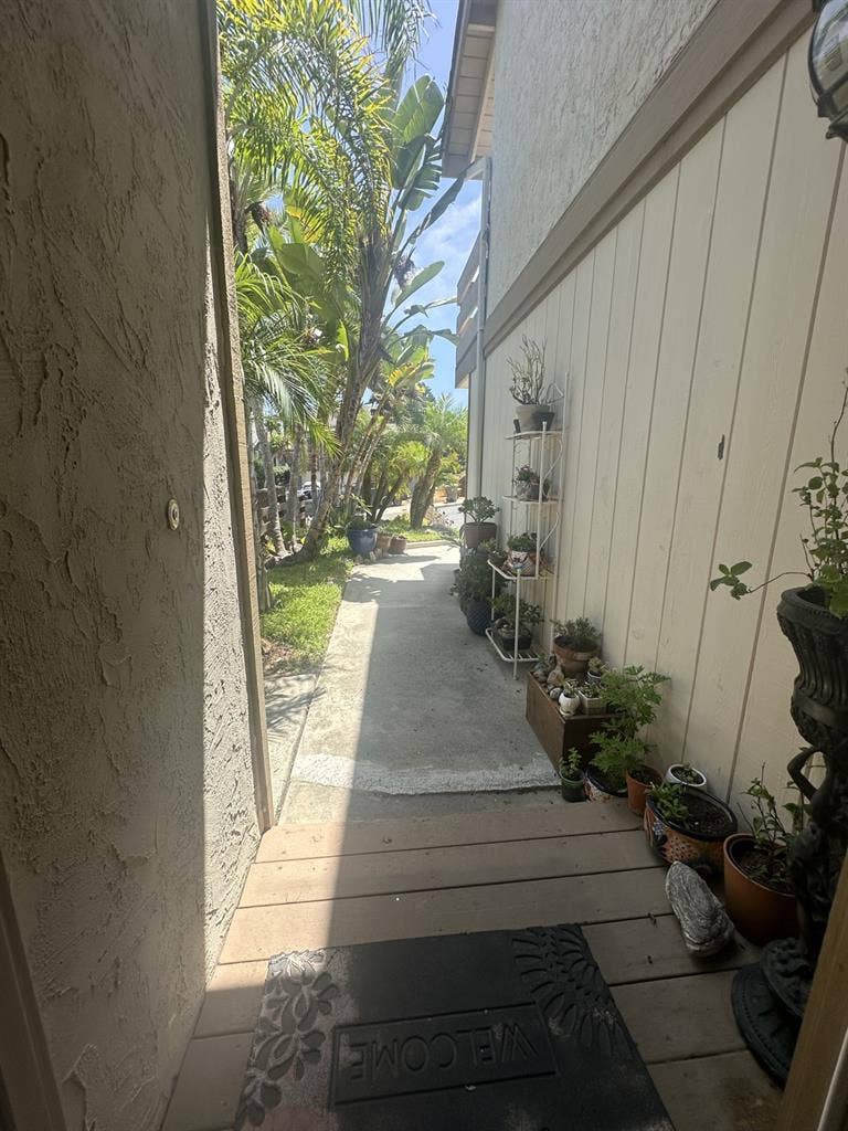 Large bedroom w/ bathroom & patio