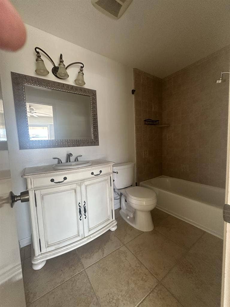 Large bedroom w/ bathroom & patio