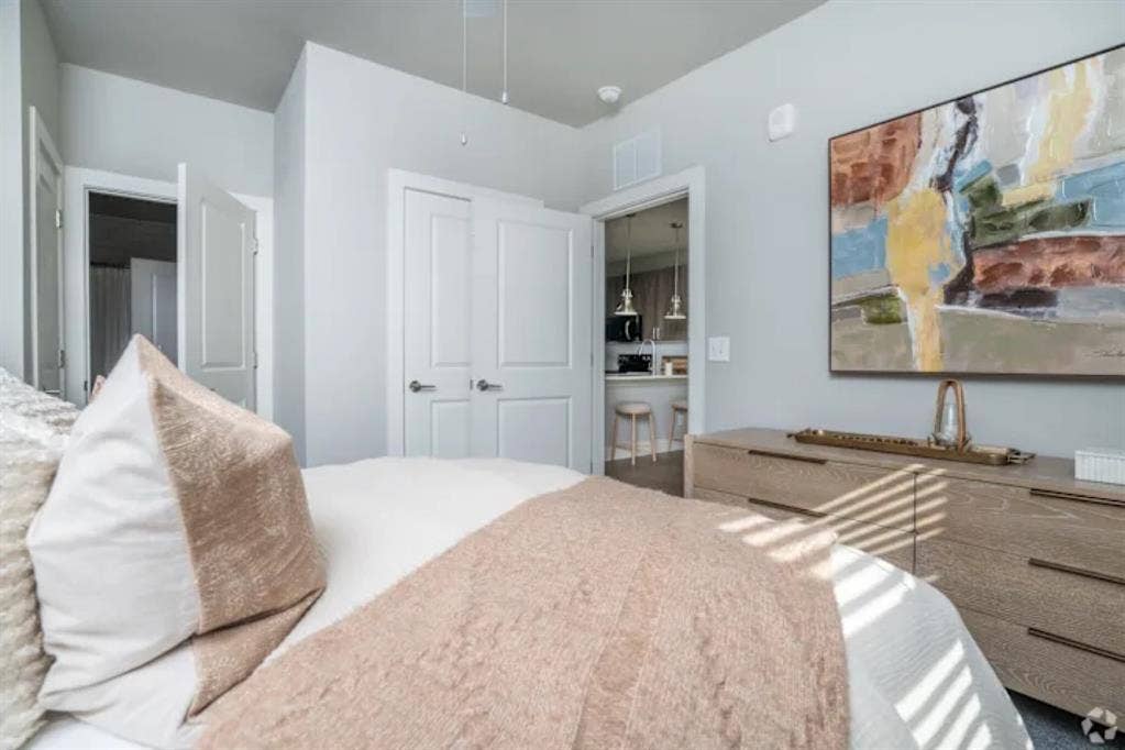 Looking for roommate in 2x2!