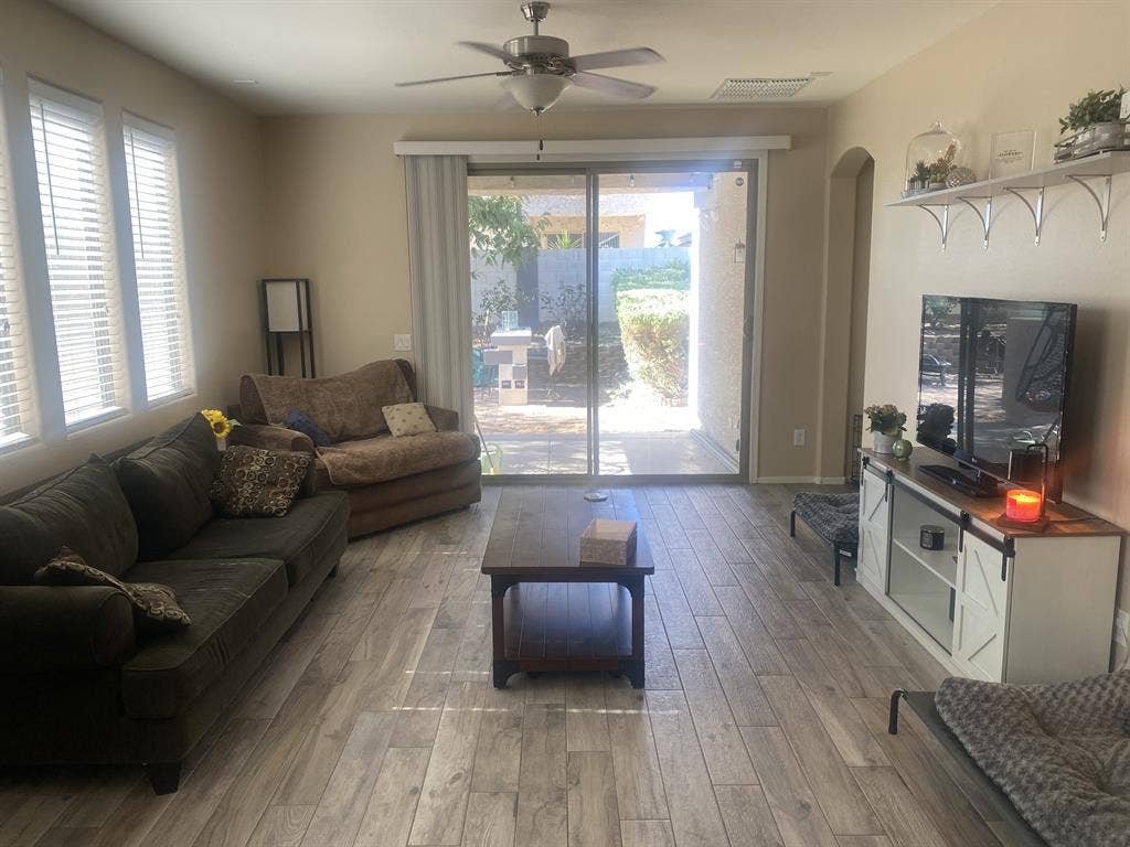 Looking for female roommate