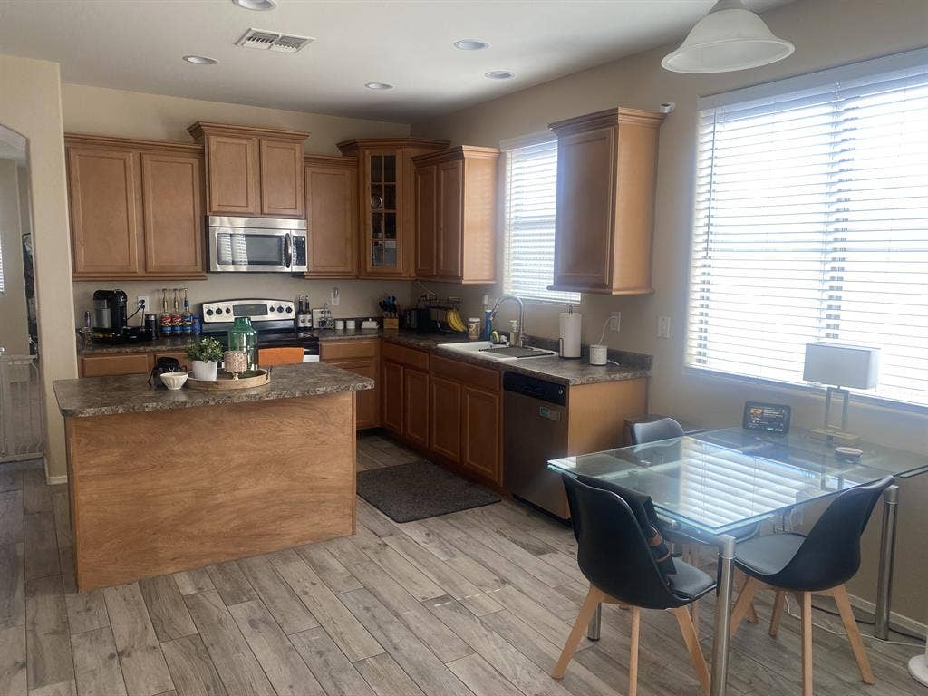 Looking for female roommate