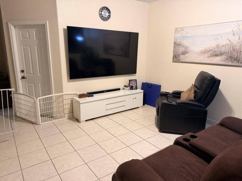 Comfortable private room in Doral