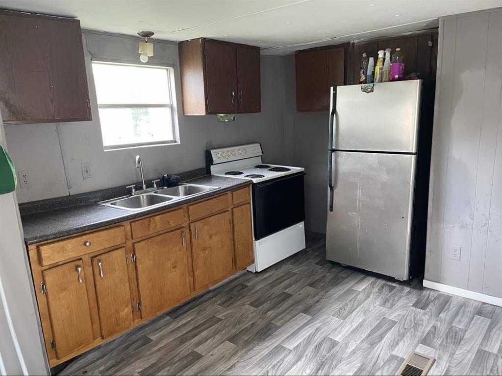 Older mobile home 2 bedroom 1 bath