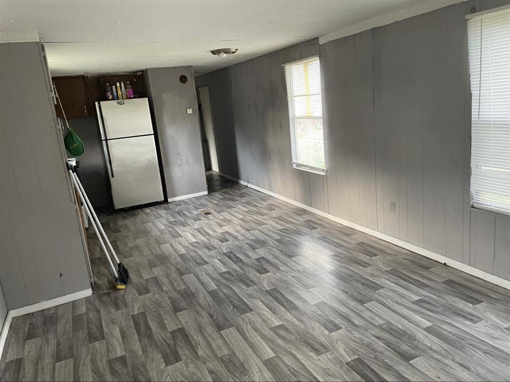 Older mobile home 2 bedroom 1 bath