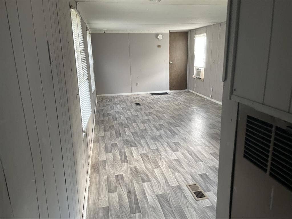 Older mobile home 2 bedroom 1 bath