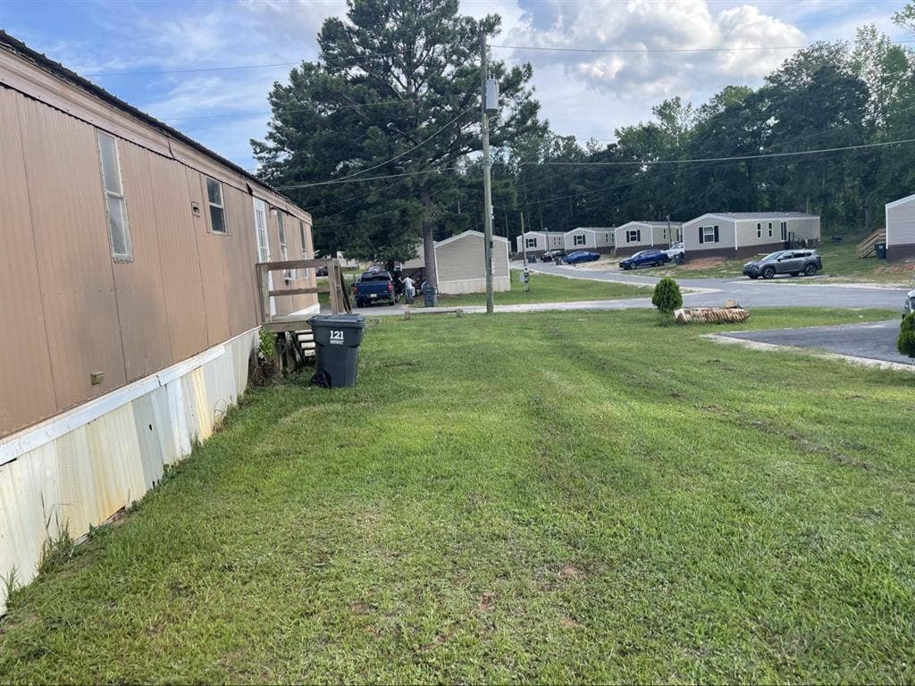 Older mobile home 2 bedroom 1 bath