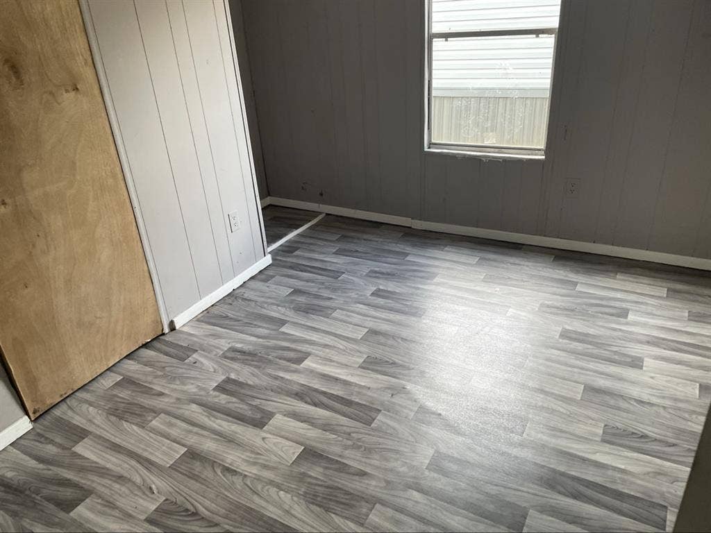Older mobile home 2 bedroom 1 bath