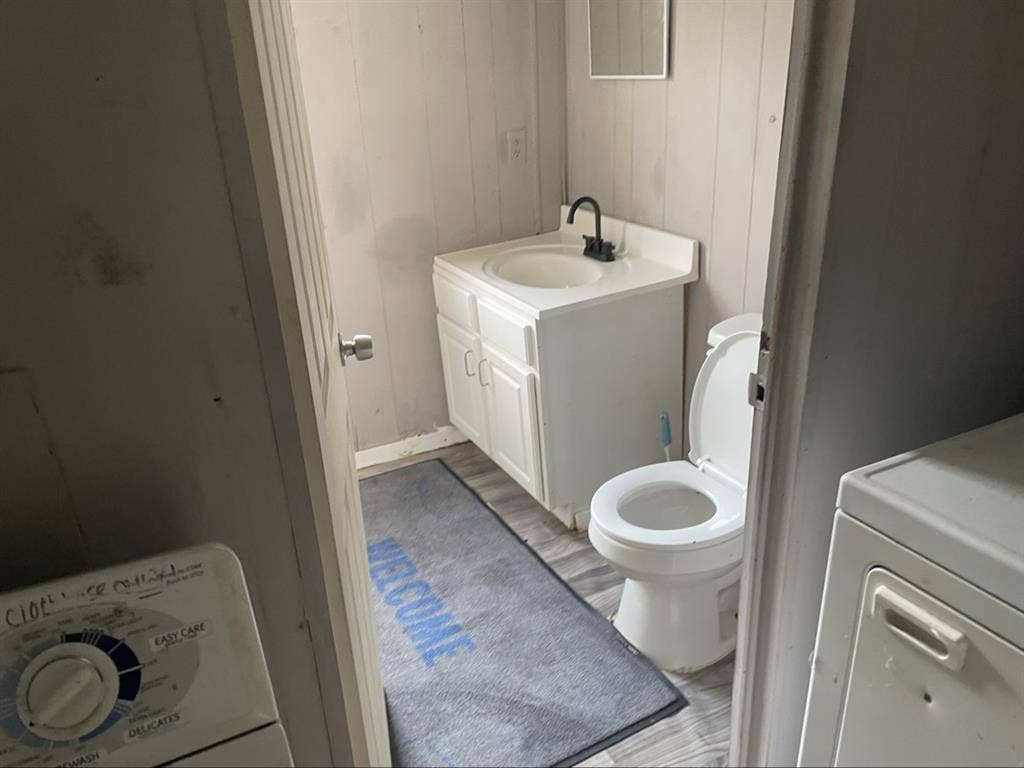 Older mobile home 2 bedroom 1 bath