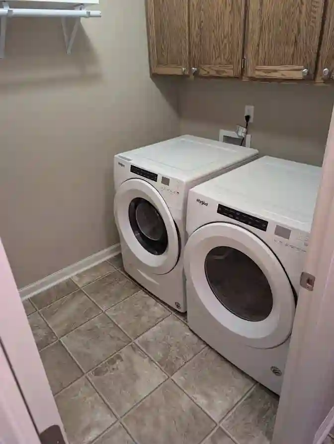 Room w/private bathroom