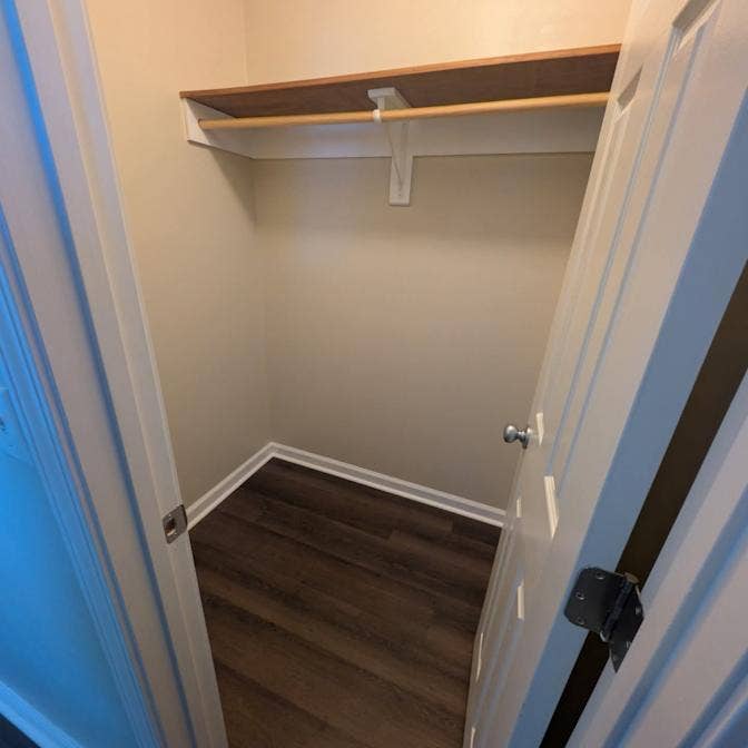 Room w/private bathroom
