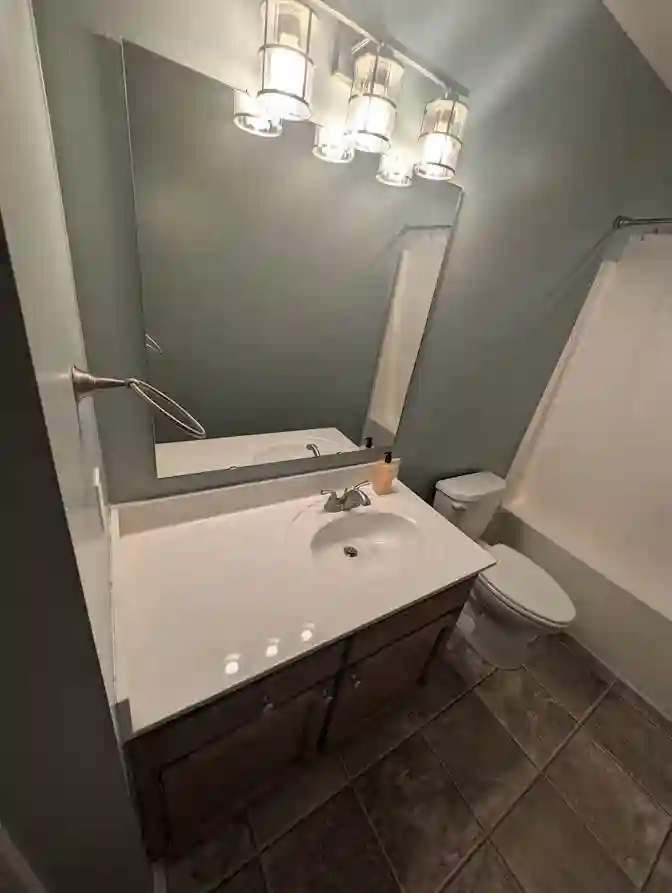 Room w/private bathroom