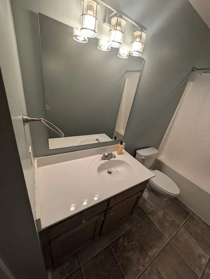 Room w/private bathroom