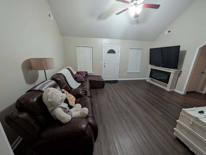 Room w/private bathroom
