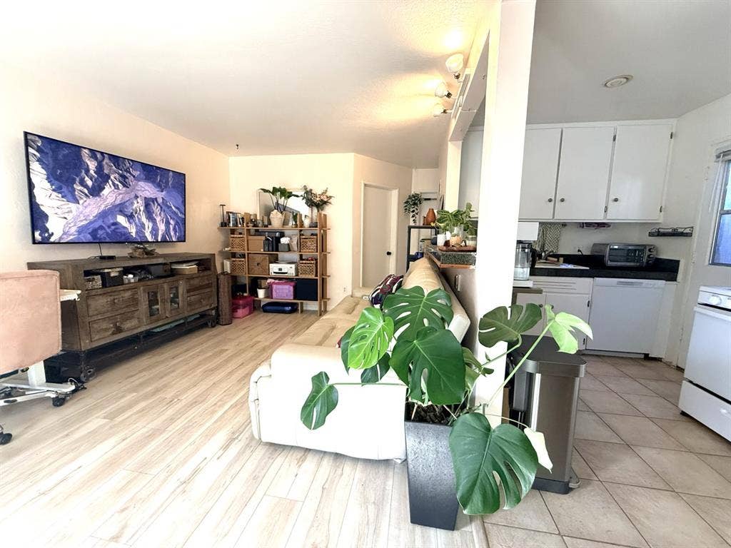 $1200 Ocean Beach, move in Aug 1st