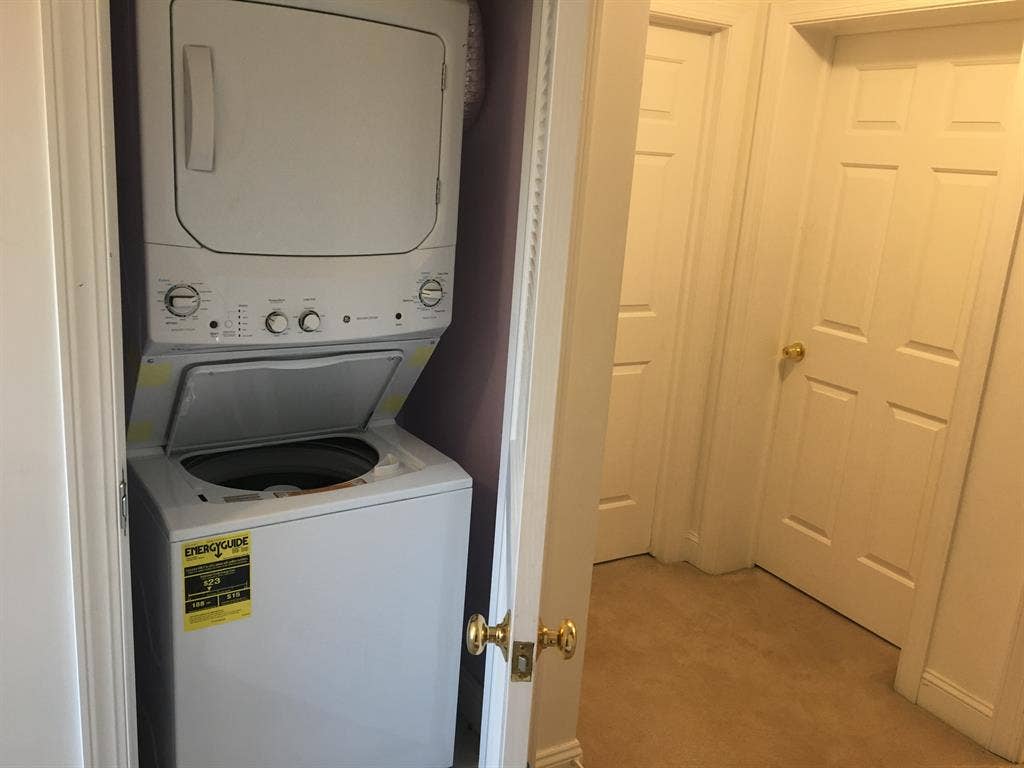 Lux Furnished Room for Young Pros