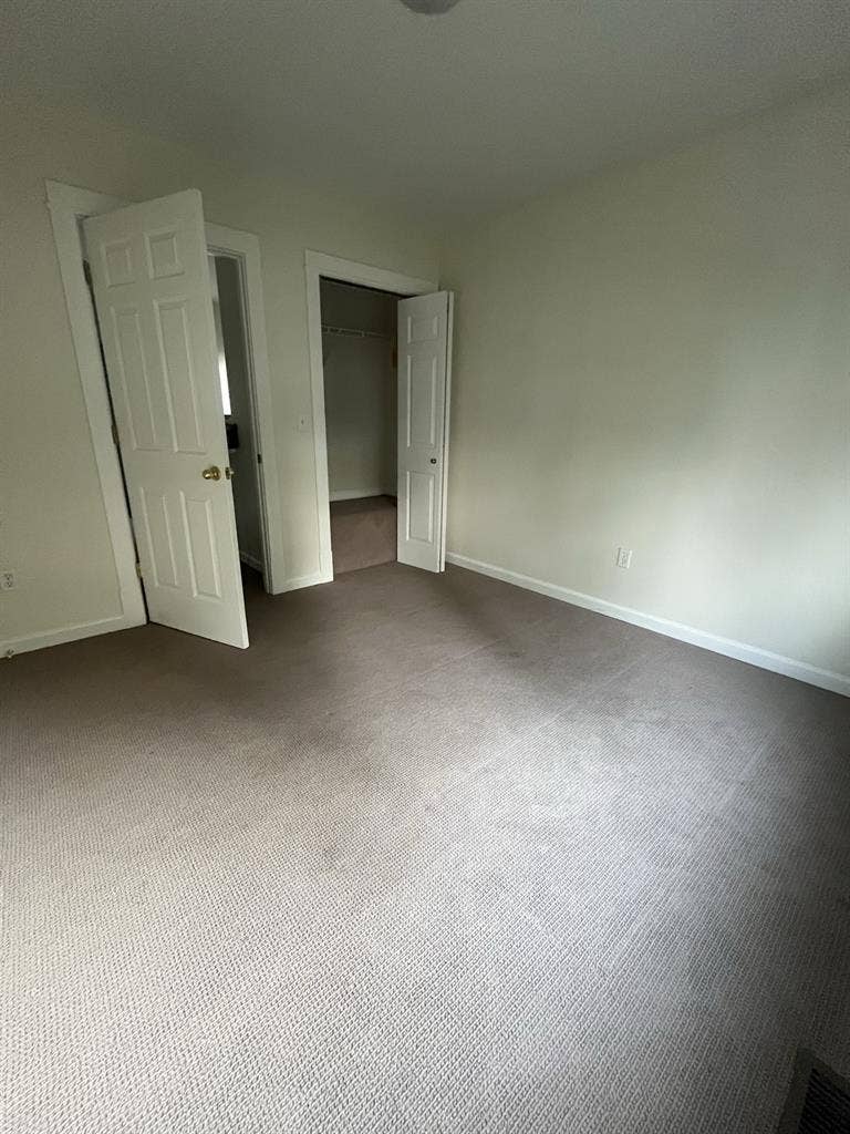 Clean Home $650 includes utilities!