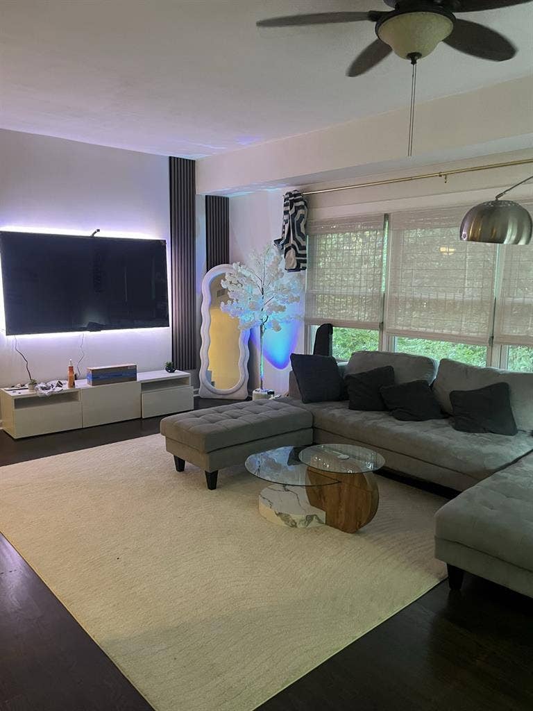 Clean Home $650 includes utilities!