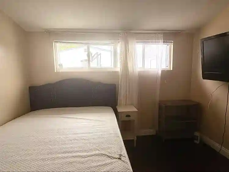 Rooms Available- FILL BY 7-31