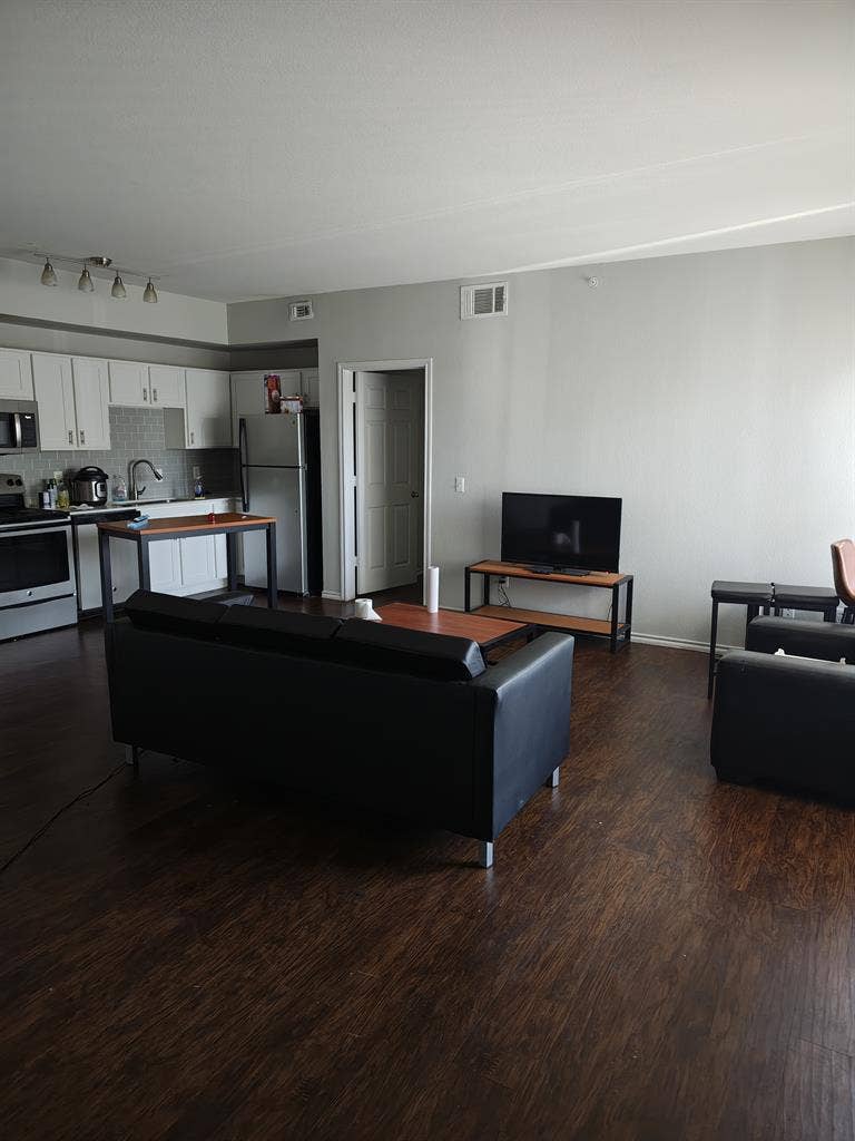 Room Available for Lease Takeover