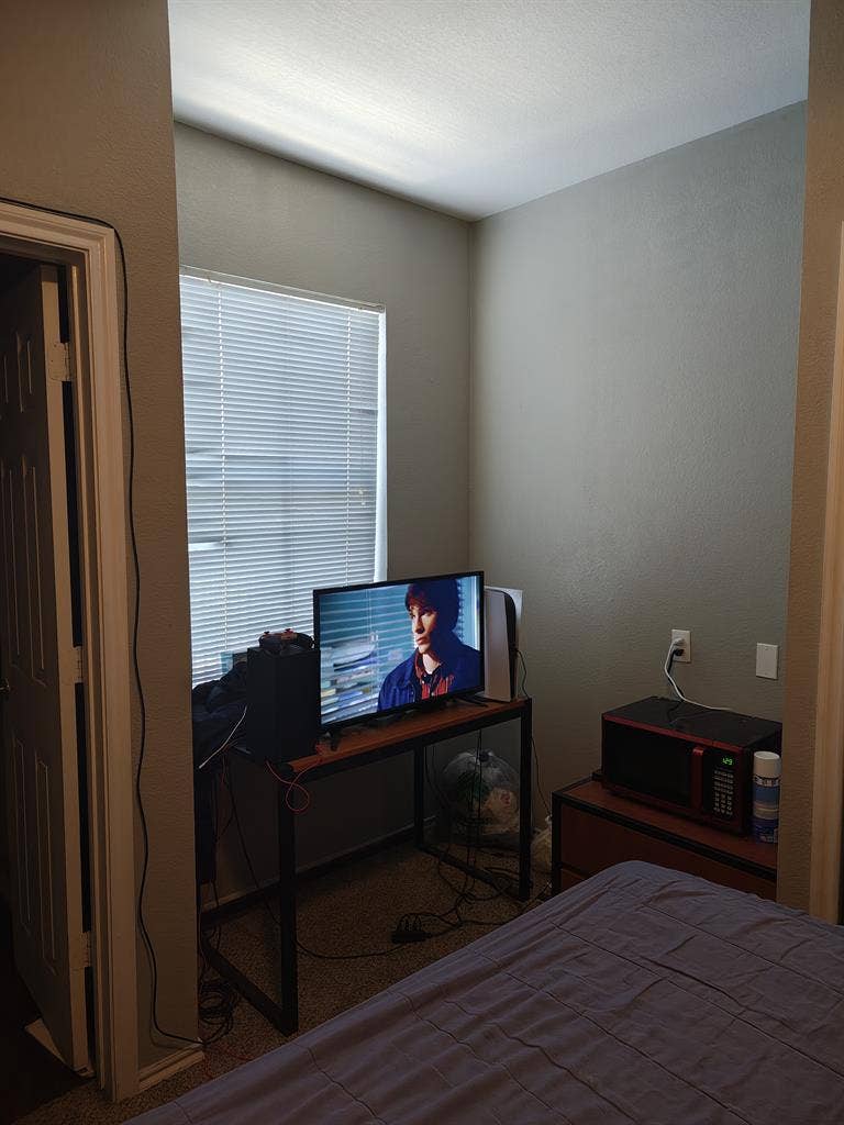 Room Available for Lease Takeover