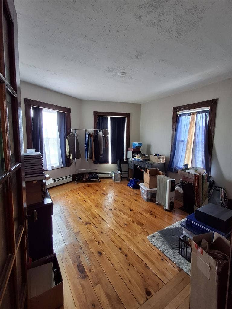 In need of 3rd roommate!