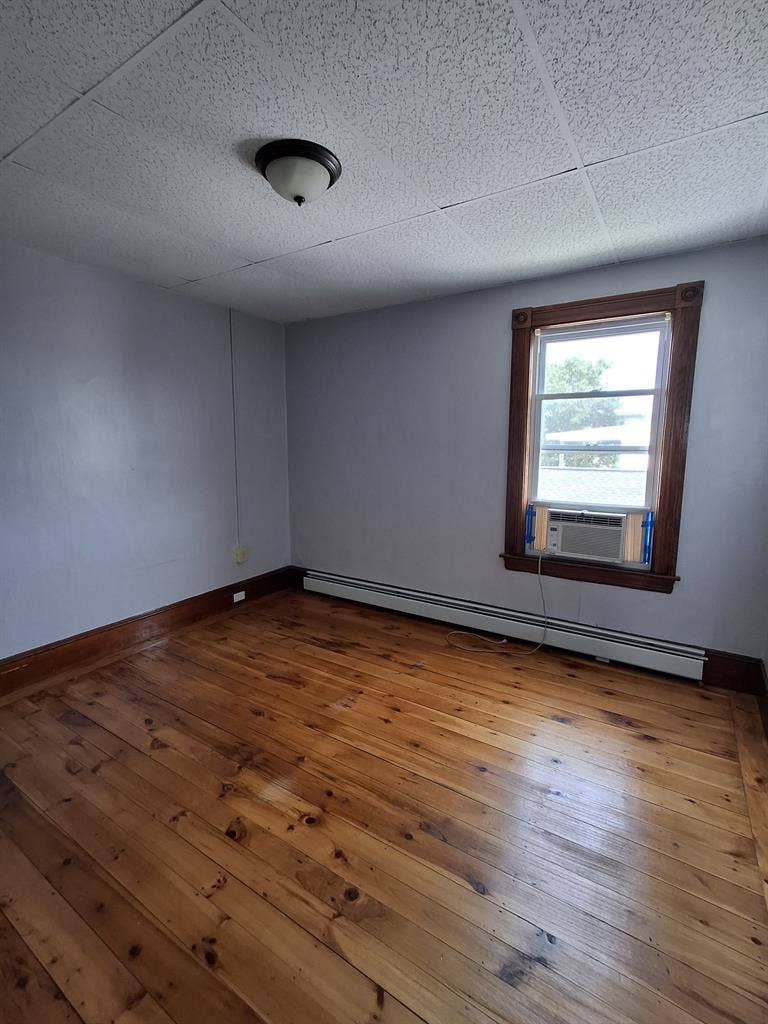 In need of 3rd roommate!