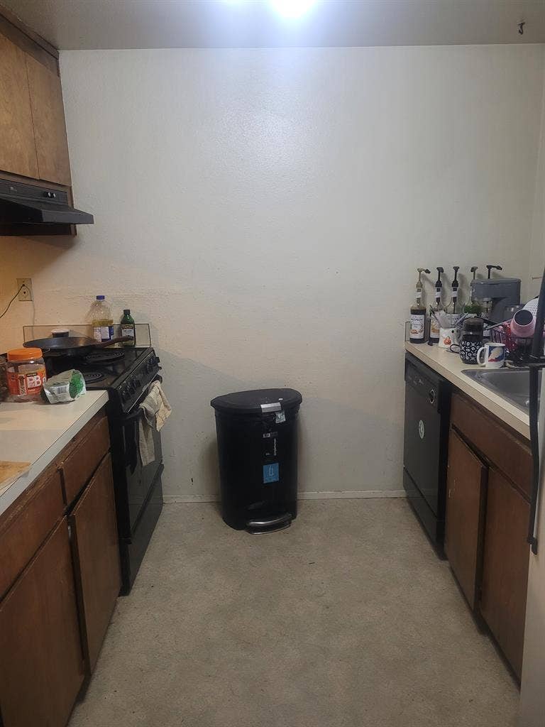 Looking for new roommate