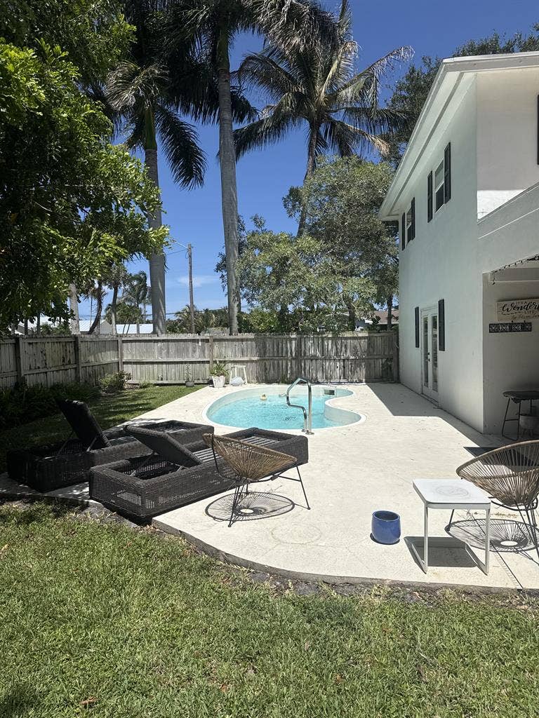 Jupiter / Tequesta Pool Home