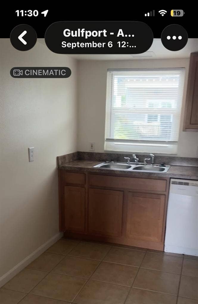 Great 2/1 very close to downtown.