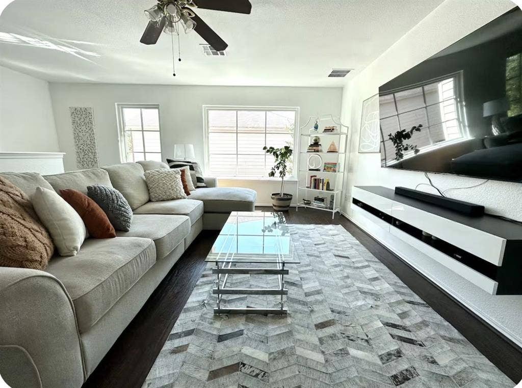 Furnished 3,000sqft spacious home