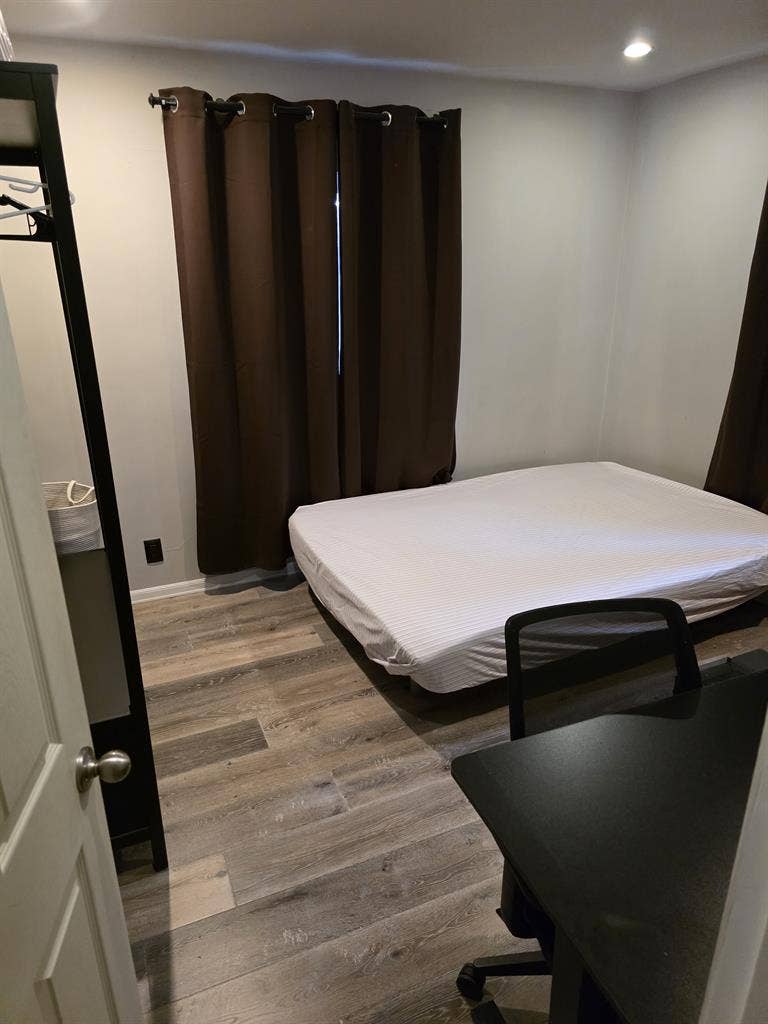 Room for rent in Carson, CA.