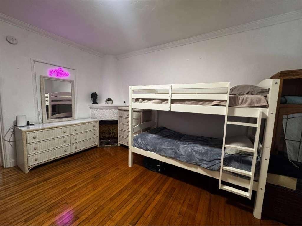 Shared room only girls