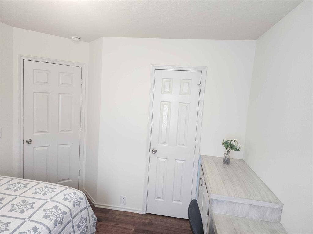 Looking for roommates for my house.