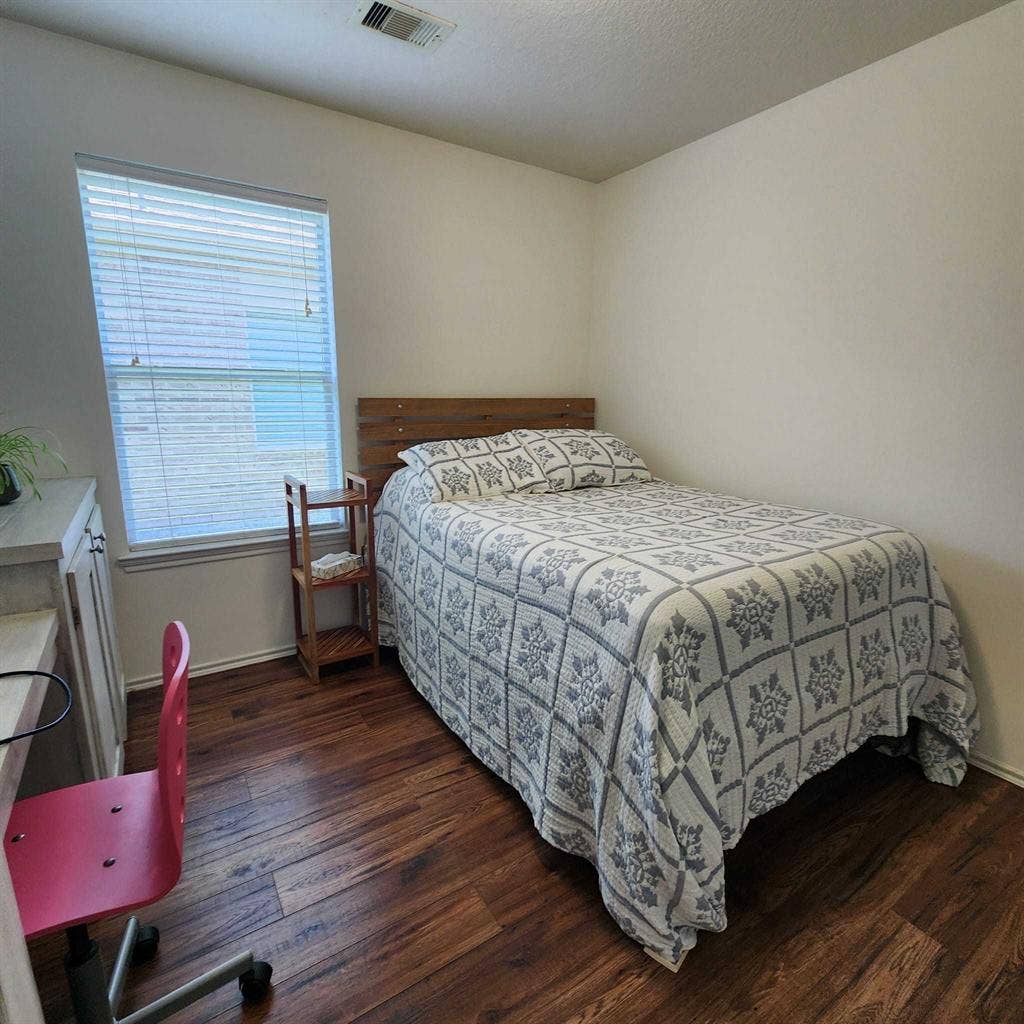 Looking for roommates for my house.