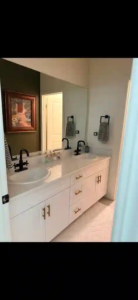 Fully furnished room for rent