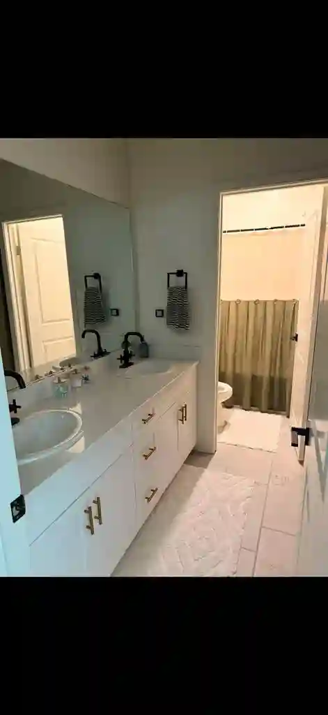 Fully furnished room for rent