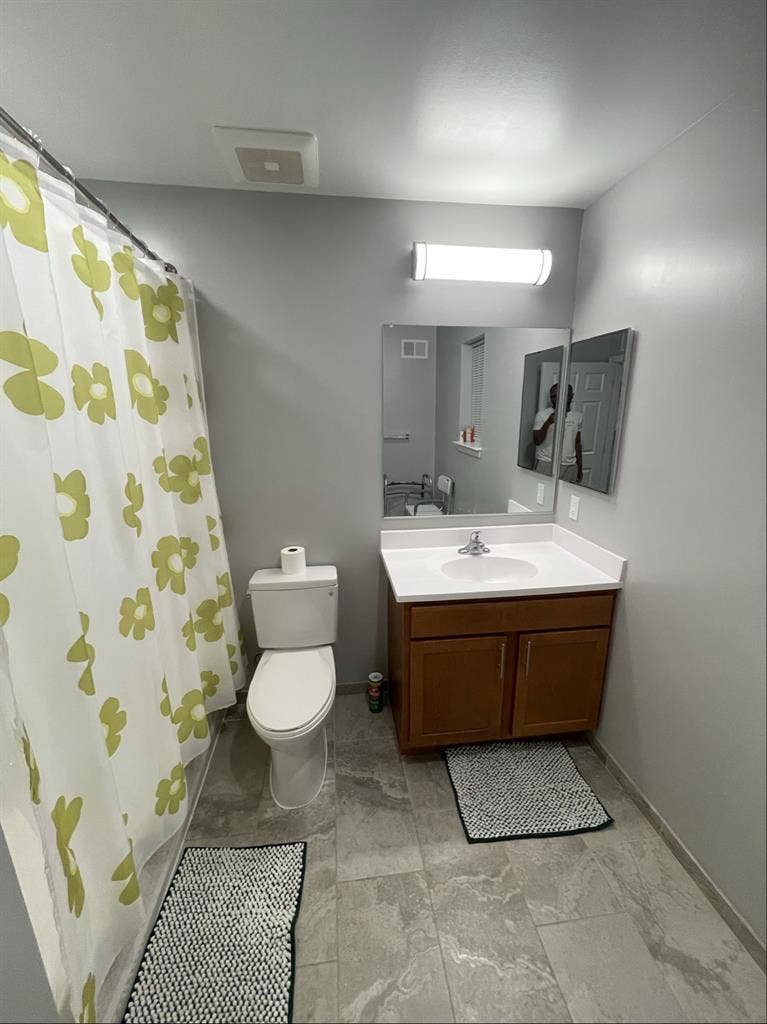 1 BEDROOM SHARED BATH