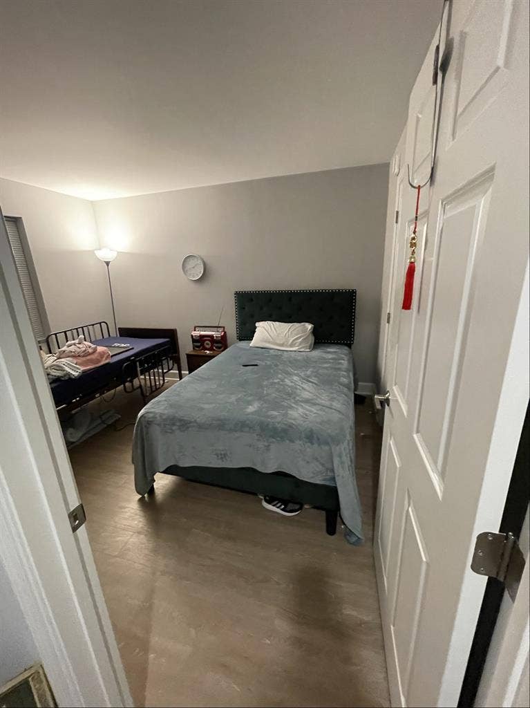 1 BEDROOM SHARED BATH