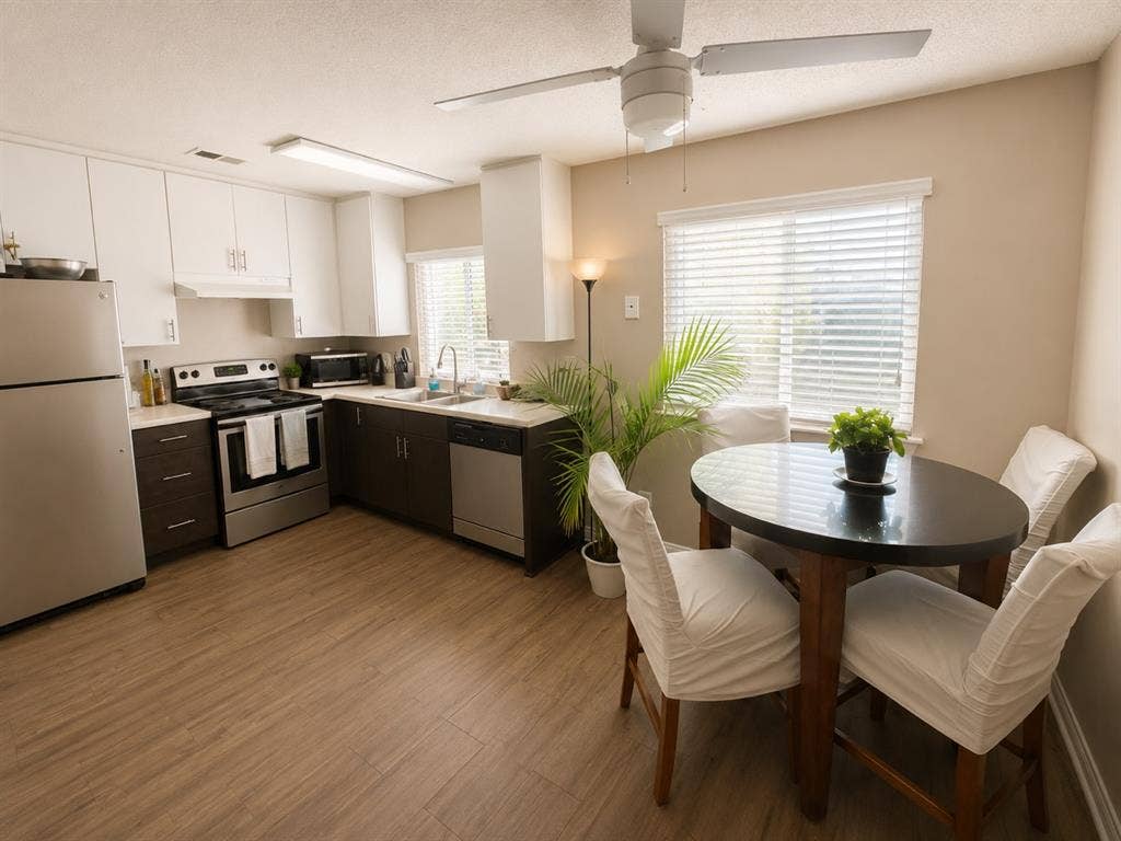 Looking for a female roommate in SD