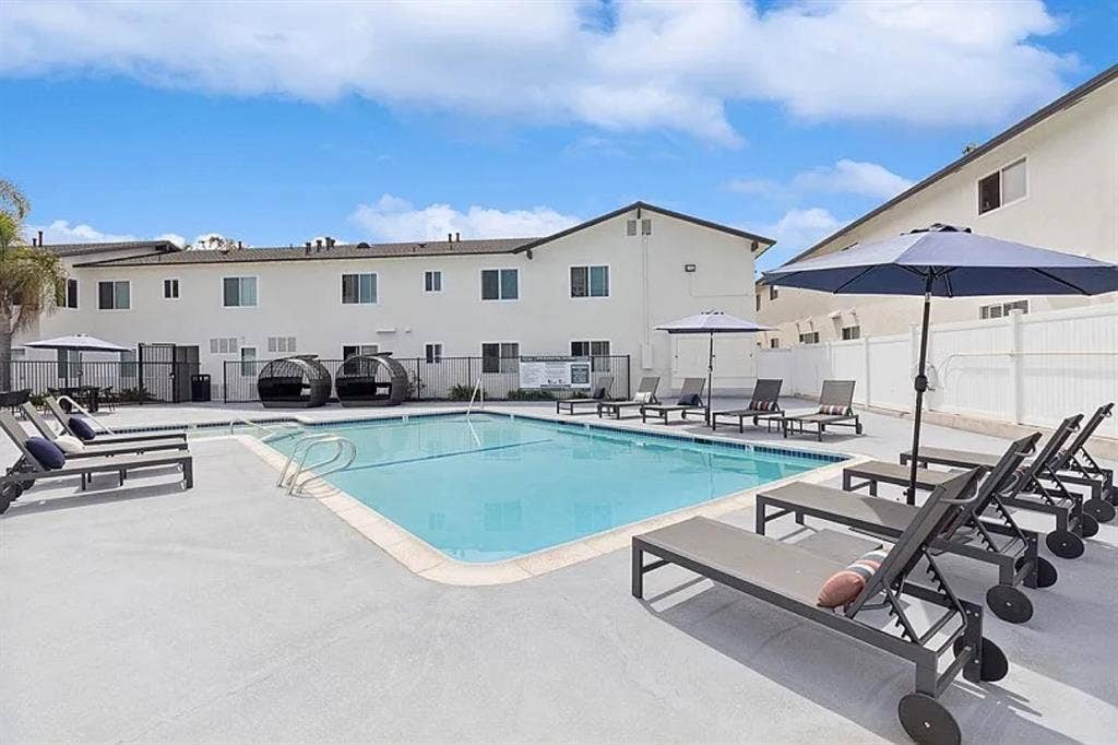 Looking for a female roommate in SD