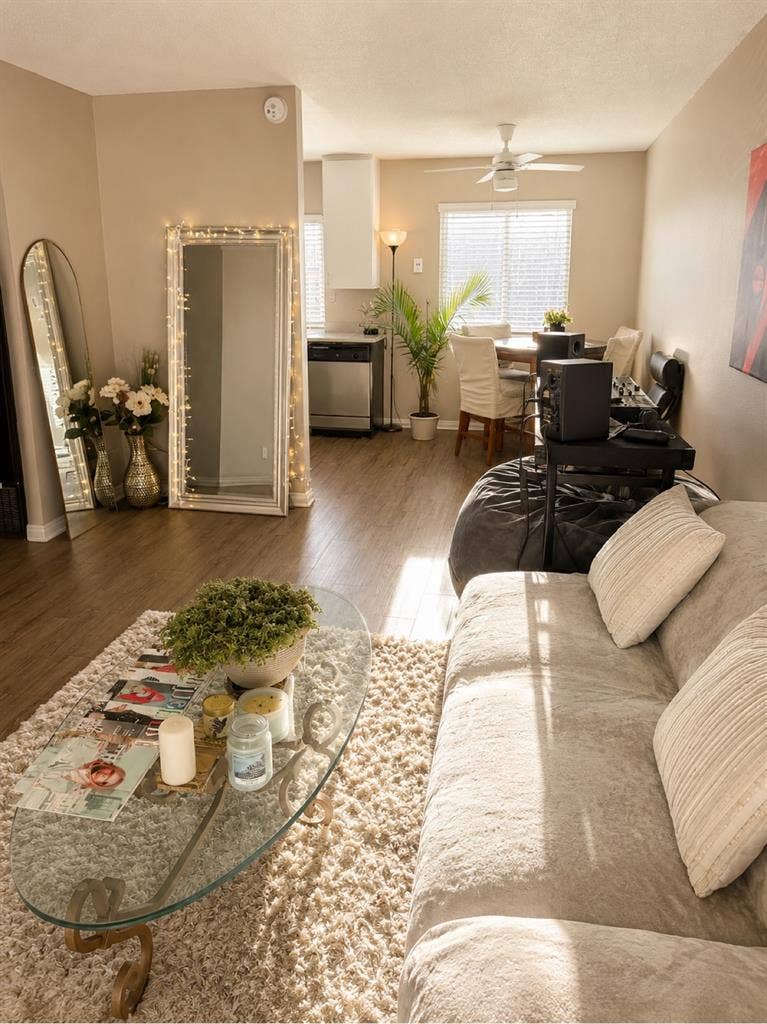 Looking for a female roommate in SD