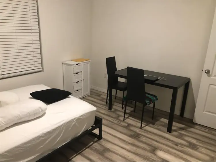 2 separate rooms for rent