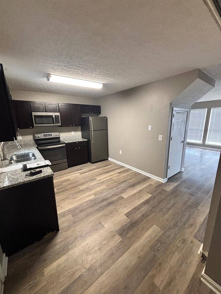 2 rooms available November 1st
