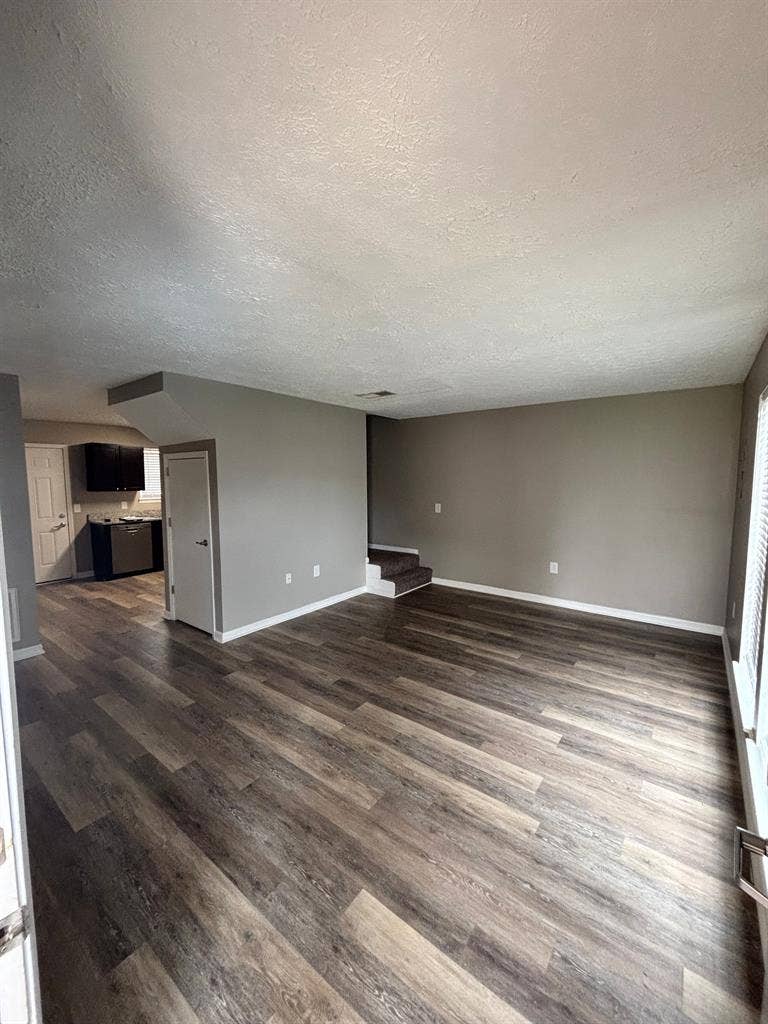 2 rooms available November 1st