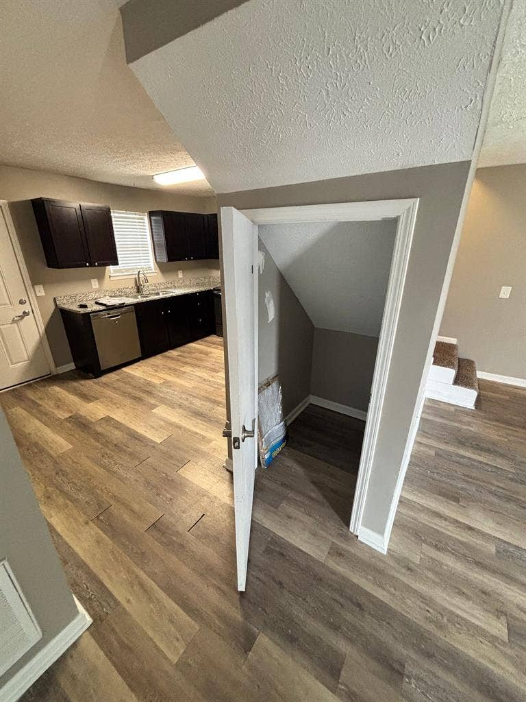2 rooms available November 1st