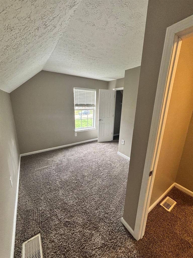 2 rooms available November 1st