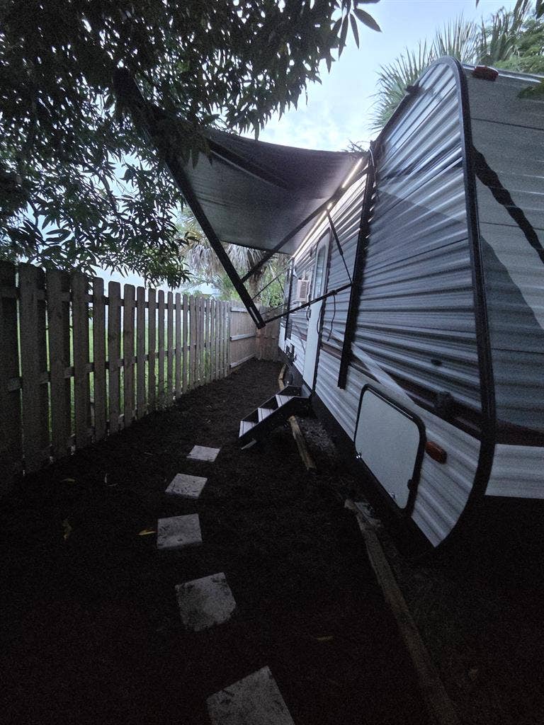 Clean Quiet Cozy Camper