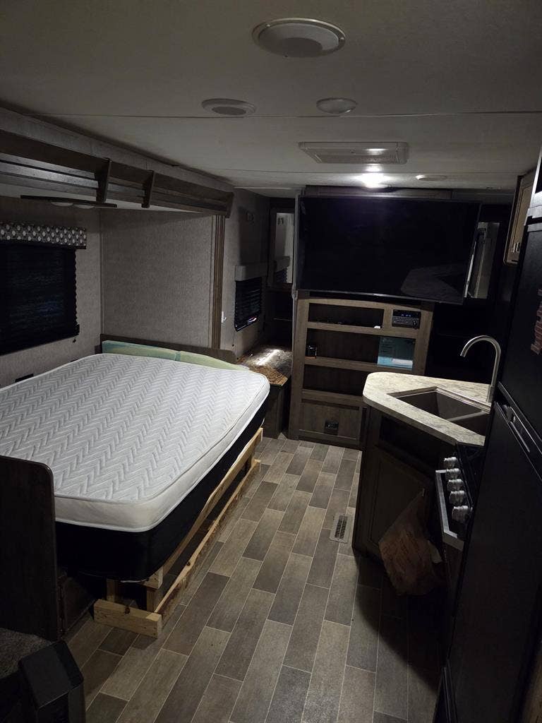 Clean Quiet Cozy Camper